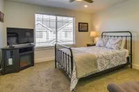 2 Mi to Zootah: Providence Townhome w/ Fireplaces - Homestays
