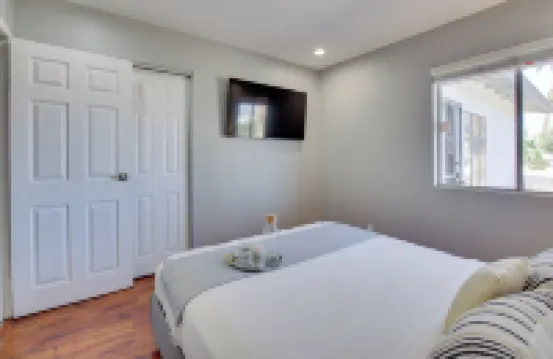 Las Vegas Retreat w/ Yard < 5 Mi to Strip!