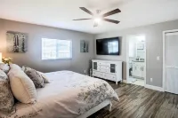 Naples Home w/ Lanai & Pool Near Vanderbilt Beach! - Wifi