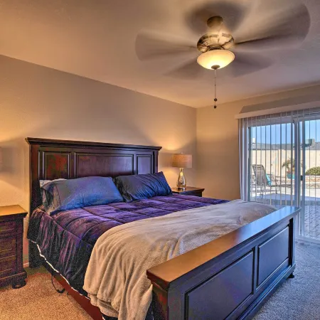 3 Mi to Westgate: Desert Home w/ Hot Tub in Peoria