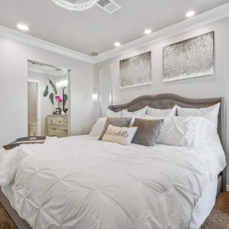 Clubhouse Bungalow - Community Amenities