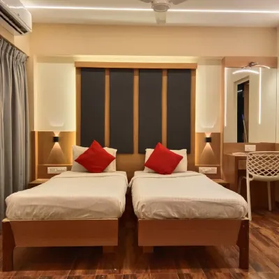 Hotel Karan Palace Отели рядом с достопримечательностью «Торговый Центр Оберои»