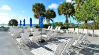 Beachfront 2bdr Condo, Pool & Hot Tub w/ Ocean Views Papaya Place by Avantstay