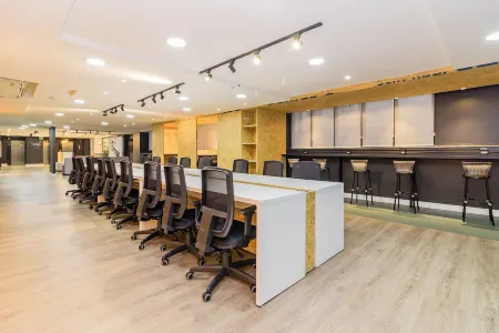 Century Park by My Way Отели рядом с достопримечательностью «Public Library»