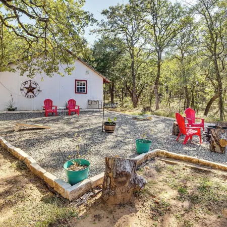 1 Mi to Park and Boat Ramp! Lake Texoma Retreat