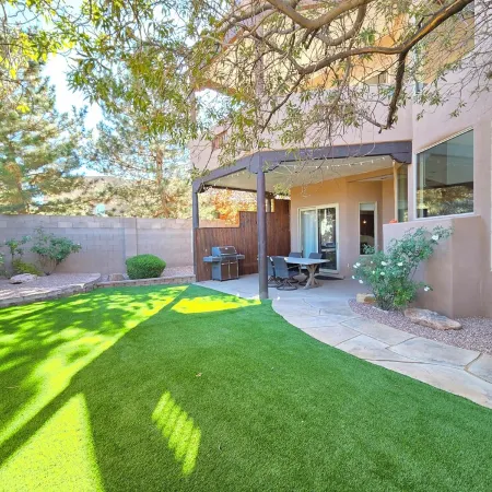 " Santa Fe Style" 4Bedrooms, Hot Tub and Pets Welcome, 5G Fiber WiFi !