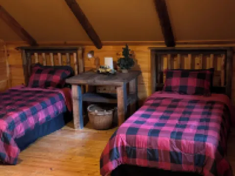 Watauga Lake Home! Hot tub, kayaks, Slip access & Mountain View!