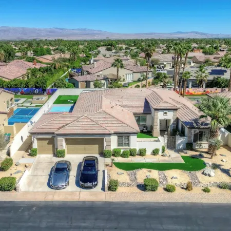 Walk to Stagecoach,Incredible Gameroom, Putting Green, Bocce, Slide, Pickleball