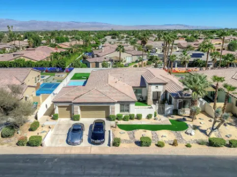 Incredible gameroom, putting green, bocce, slide, pickleball , large estate