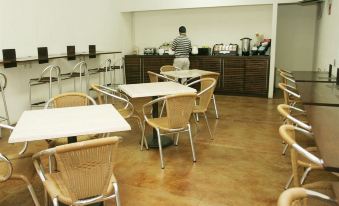 Seven Crown Express & Suites by Kavia