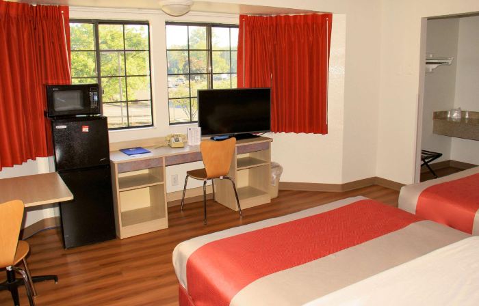 Motel 6 Enfield, CT - Hartford