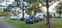 Narrabri Motel and Caravan Park - parking