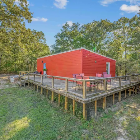 6 Mi to Kyle Field! Pet-friendly Getaway w/ Yard