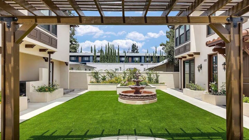 Bright Pasadena Getaway w Patio Near Old Town