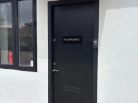 メゾン ノール 6 ミン フロム エアポート & スリープ 6 カストルプのホテル