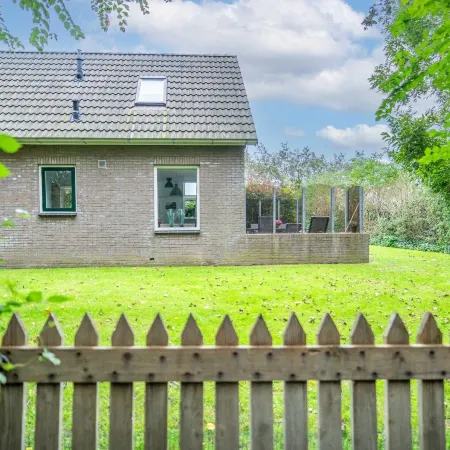 Tastefully and Modernly Furnished 5-person Bungalow