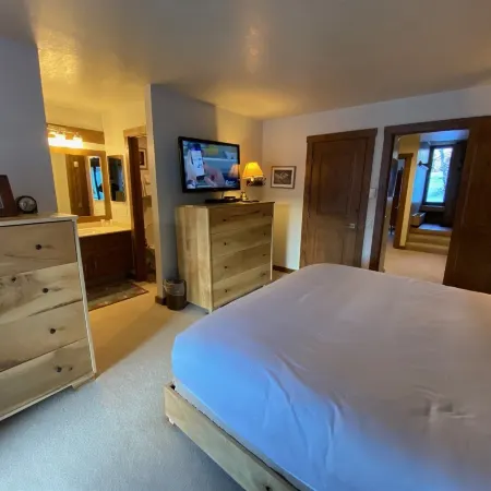 Snow Creek 1551 - Ski-in/ski-out + Pool & Hot Tub