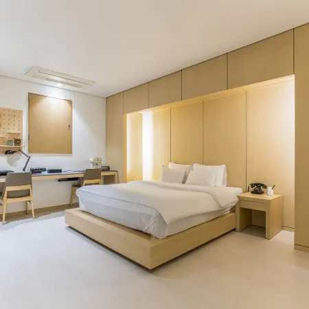 Guwol Hotel Rondo Отели рядом с достопримечательностью «Универмаг Allive»