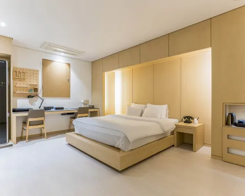 Guwol Hotel Rondo Hotels near Seonhak Station
