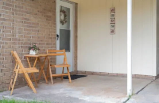 2-bd, 2-ba apartment in a prime location of Fort Smith. WiFi, AC, TV, and more.