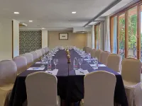 Porcel Alixares Hotels near Genil