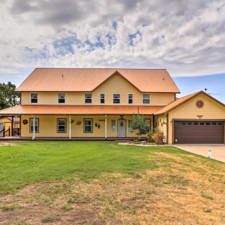Waterfront Lake Eufaula Home: Multi-Level Balcony