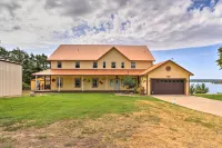 Waterfront Lake Eufaula Home: Multi-Level Balcony - Wifi