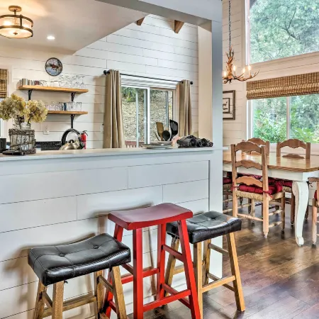Lovely Lake Arrowhead Cabin w/ Furnished Deck