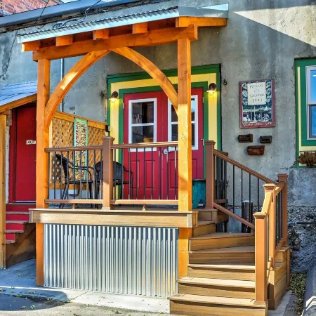 Walkable Studio Apartment in Downtown Livingston!
