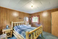Peaceful Lakefront Cabin Getaway Dock, Fire Pit! - parking