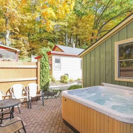 Nightingale Apt with Hot Tub Walk to Saugatuck