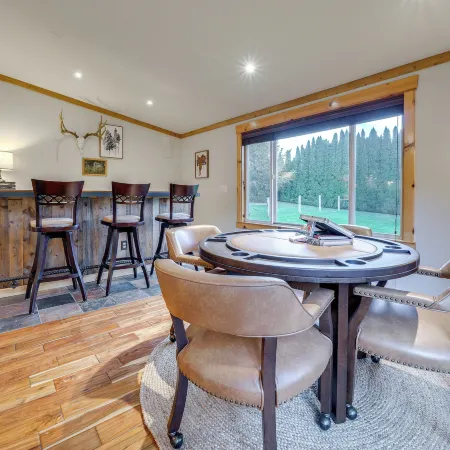 NW Family Oasis: 6Br Modern Gem Near Rainier!