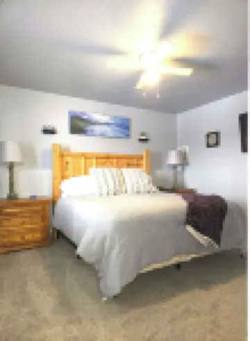 Remodeled Townhome with City Views