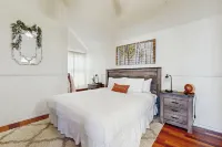 3Br Home w/ Sparkling Pool, Fire Pit - Wifi