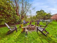 Explore Redwood National Park with Hot Tub, Wood Stove, and Fire Pit! Hotels in Orick