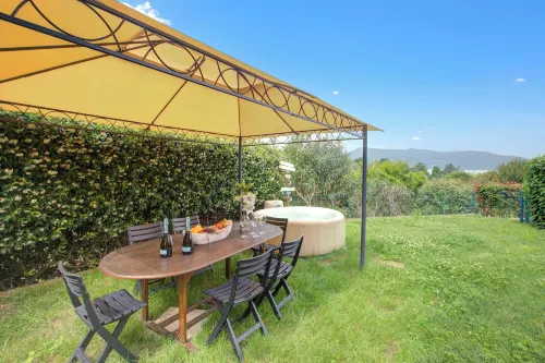 La Luna Nel Lago Lake View Garden - Happy Rentals - Homestay