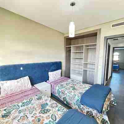 Gym / Pool. Apartment Ideal for long stays. Rooms