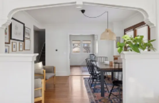 Urban Retreat- Entire House. King beds. Central location.