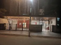 V Club Bhuj فنادق في بوج