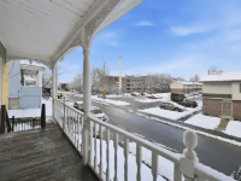 Cozy Adventure Filled Escape Free Parking 2 Bedroom Apts Hotels in Worcester