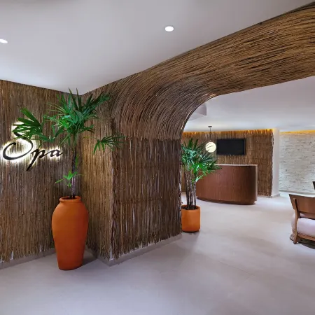 The Fives Oceanfront Puerto Morelos