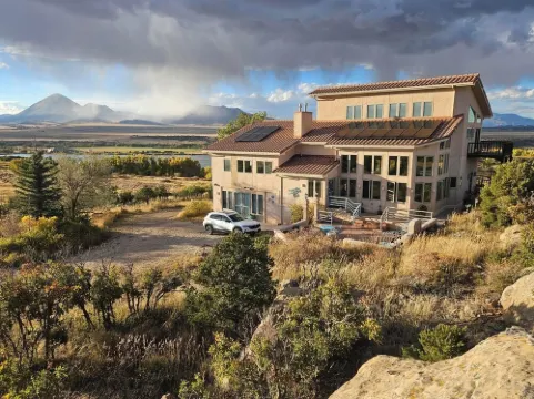 Luxury Villa with unobstructed Rocky Mountain & nature views in every direction
