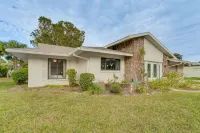 Private Beach & Pool Access! Fort Myers Getaway - Wifi