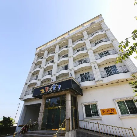 Gangneung Gyeongpodae Grand Blue Отели рядом с достопримечательностью «Пляж Анмок»