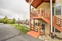 Scenic Views! Ski-in/Ski-Out Condo in Beech Mtn - 발코니