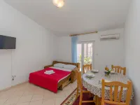 Apartments Sklopina Hotels in Starigrad