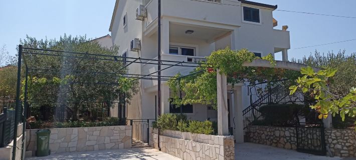 Apartments Romarin Hotels in Supetar