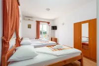 Apartments Mat - Homestays