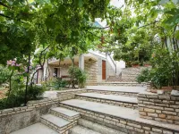 Apartments Zana Hotels in Arbanija