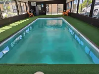 Majestic Motel - Pools